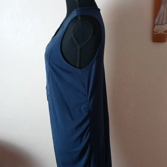 Liz Lange Maternity Sleeveless Dress - Picture 4 of 7